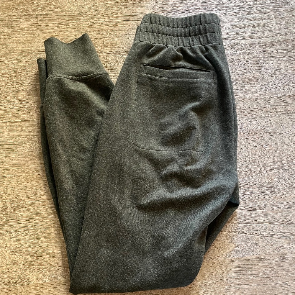 Cabi women’s deep olive jogger